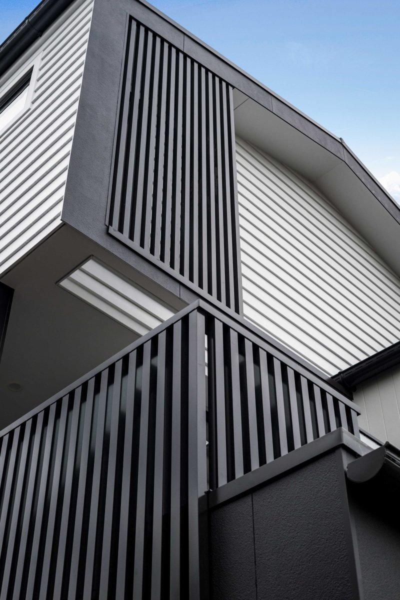 Townhouse Development South Geelong – Stepping-Stone Garden Path Through A Mulched Garden Bed